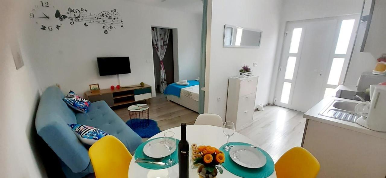 Lennida Studio Apartman With Free Parking Kavran Exteriér fotografie