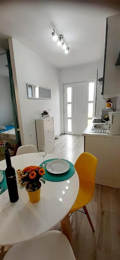 Lennida Studio Apartman With Free Parking Kavran Exteriér fotografie